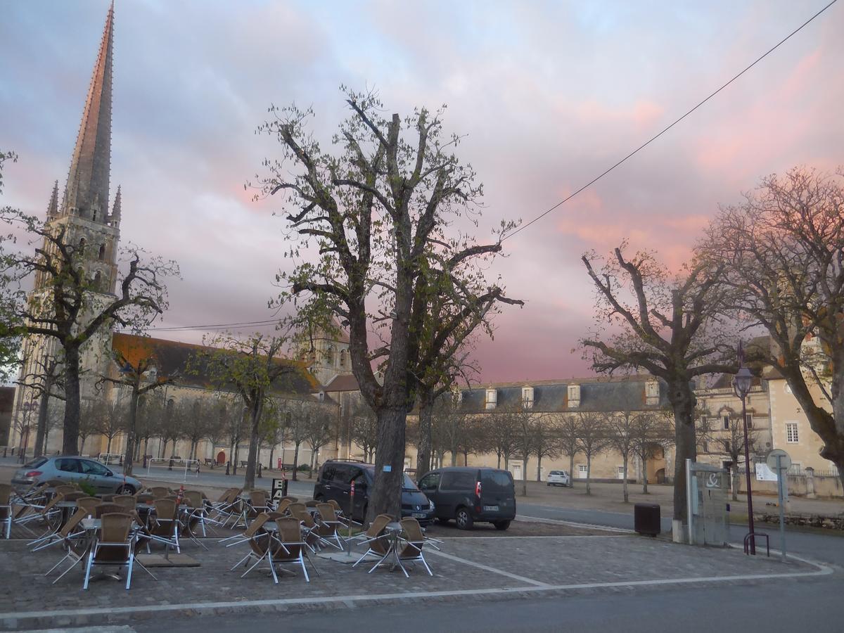 Hotel De L'Abbaye Saint Savin Bagian luar foto